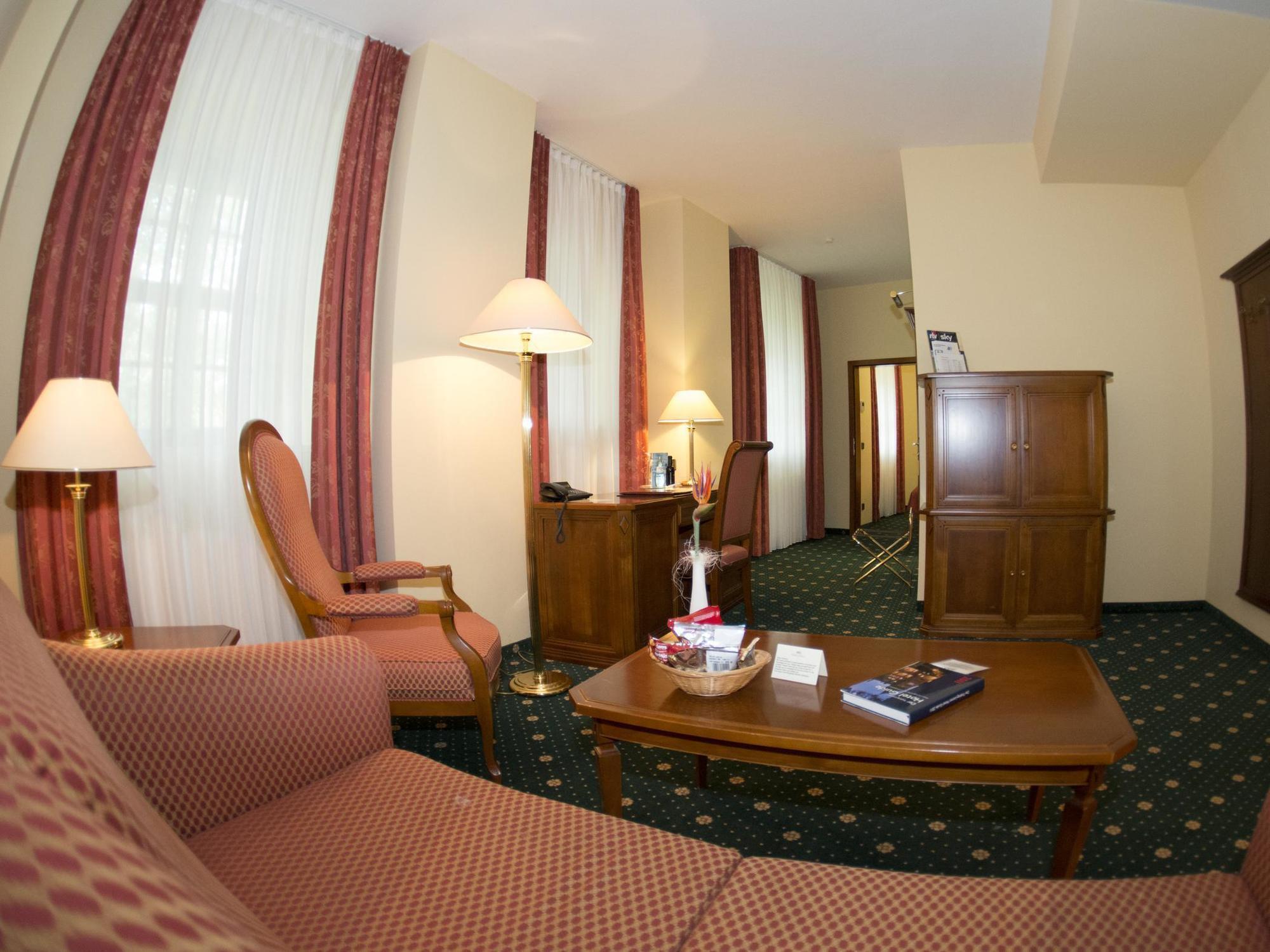 Schlosshotel Schkopau Exterior photo
